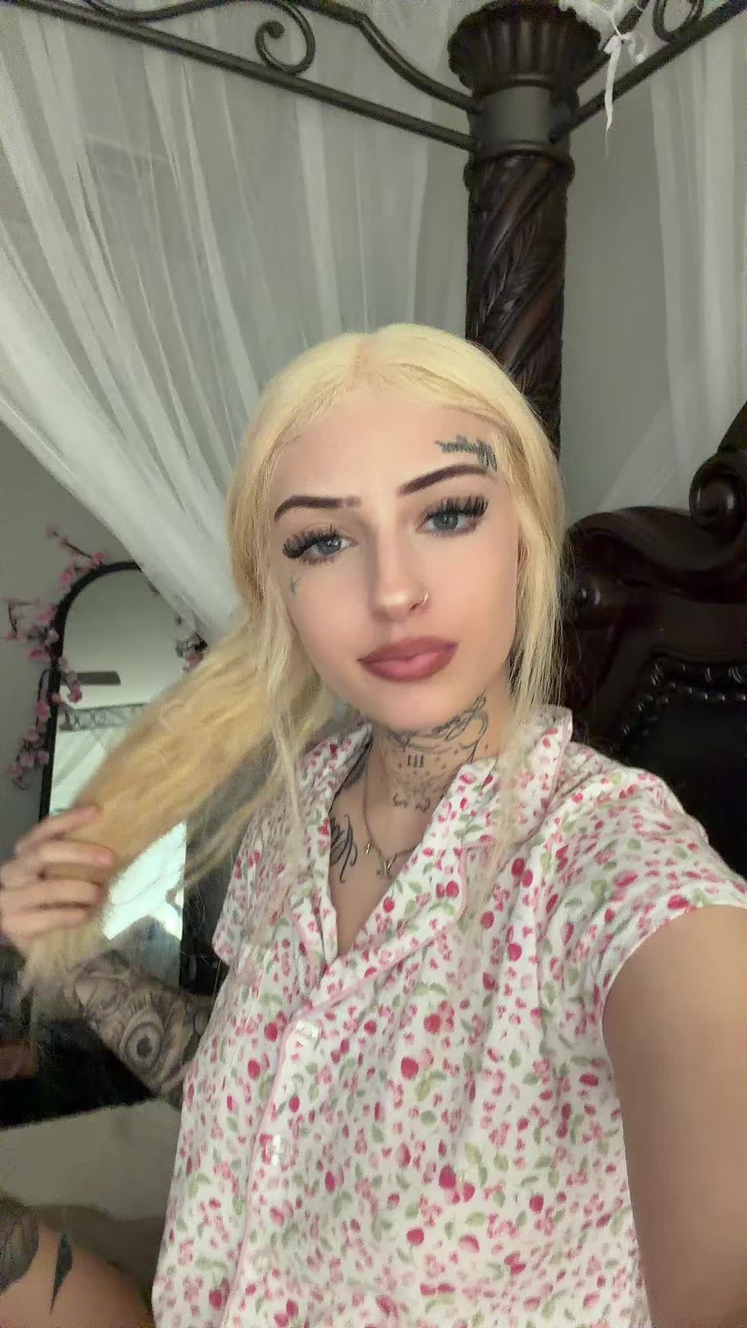 @Lilyrrrose