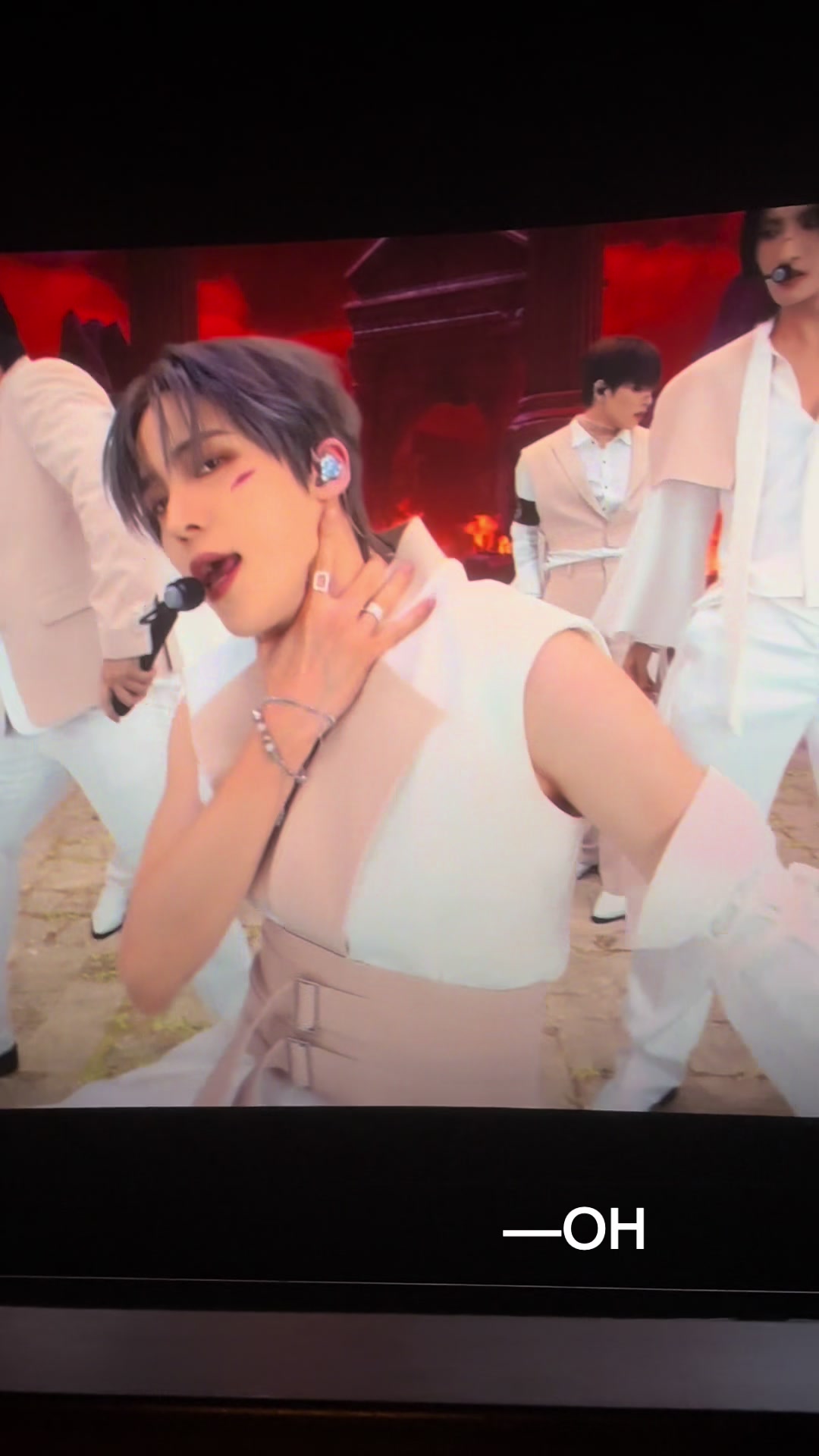 @ari 🪷 IS SEEING ATEEZ 10/18