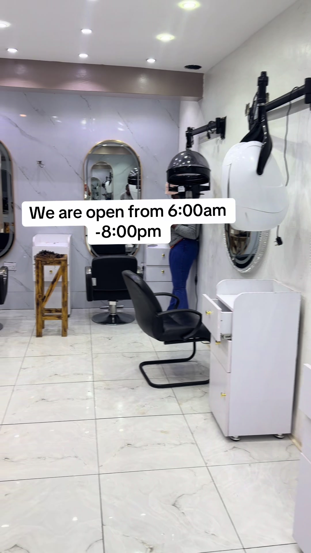 @GEECURLY SALON