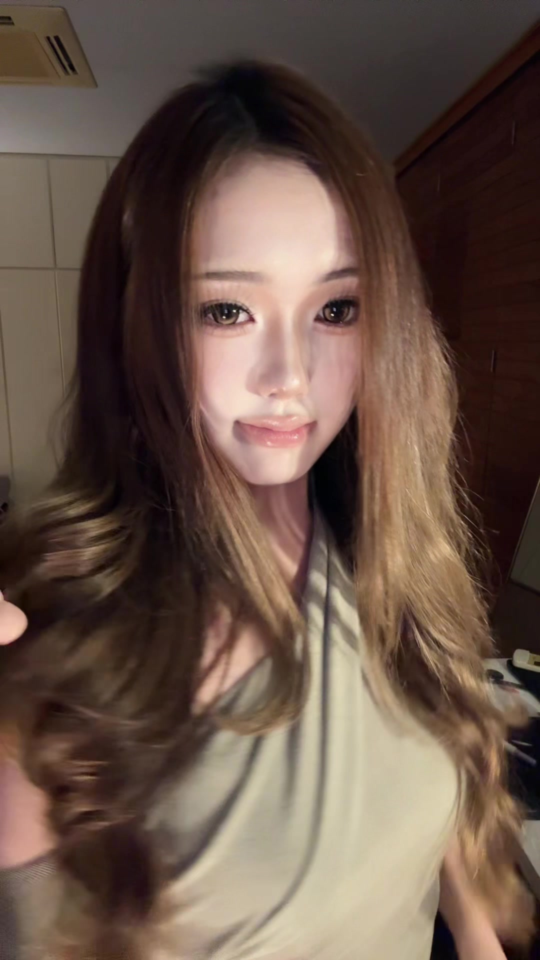 @yeshelys
