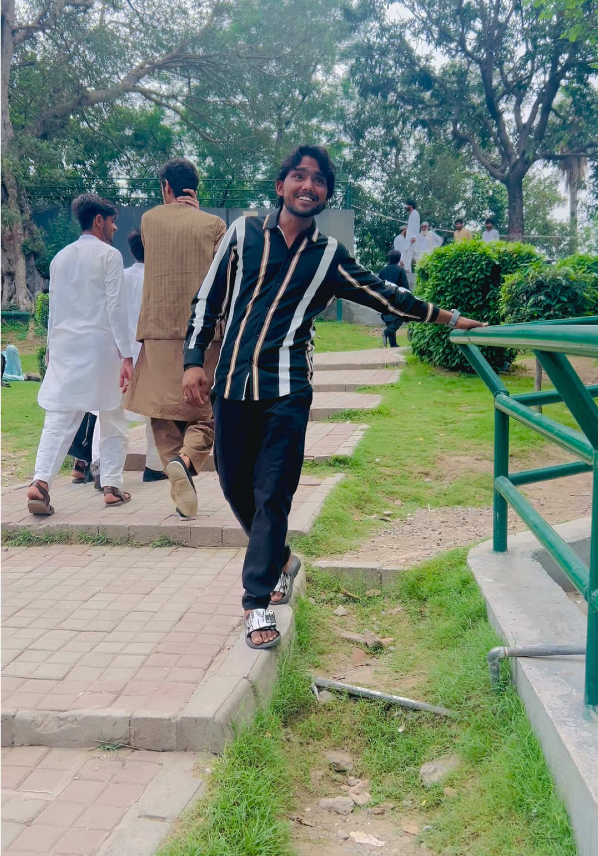@Mr.darshan😜