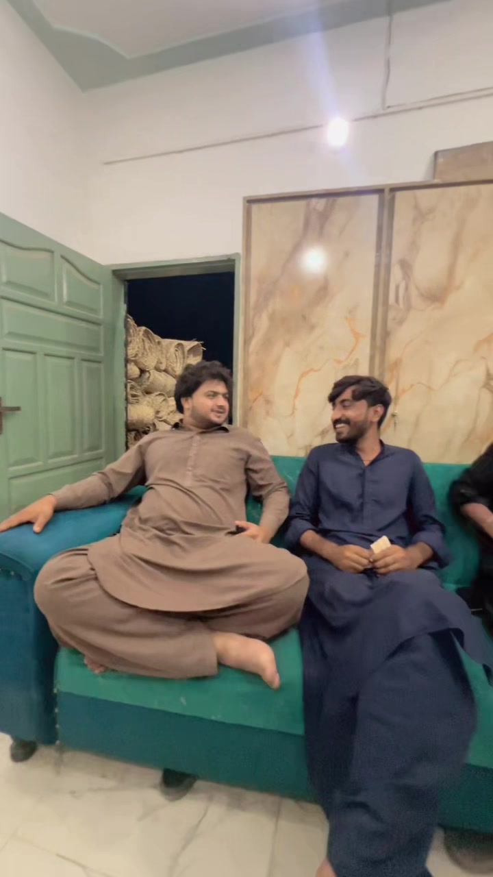 @comrade Sindhi 🚩🤨💫bananas