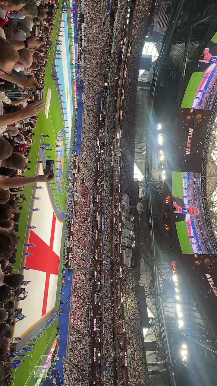 @Dafnneaj