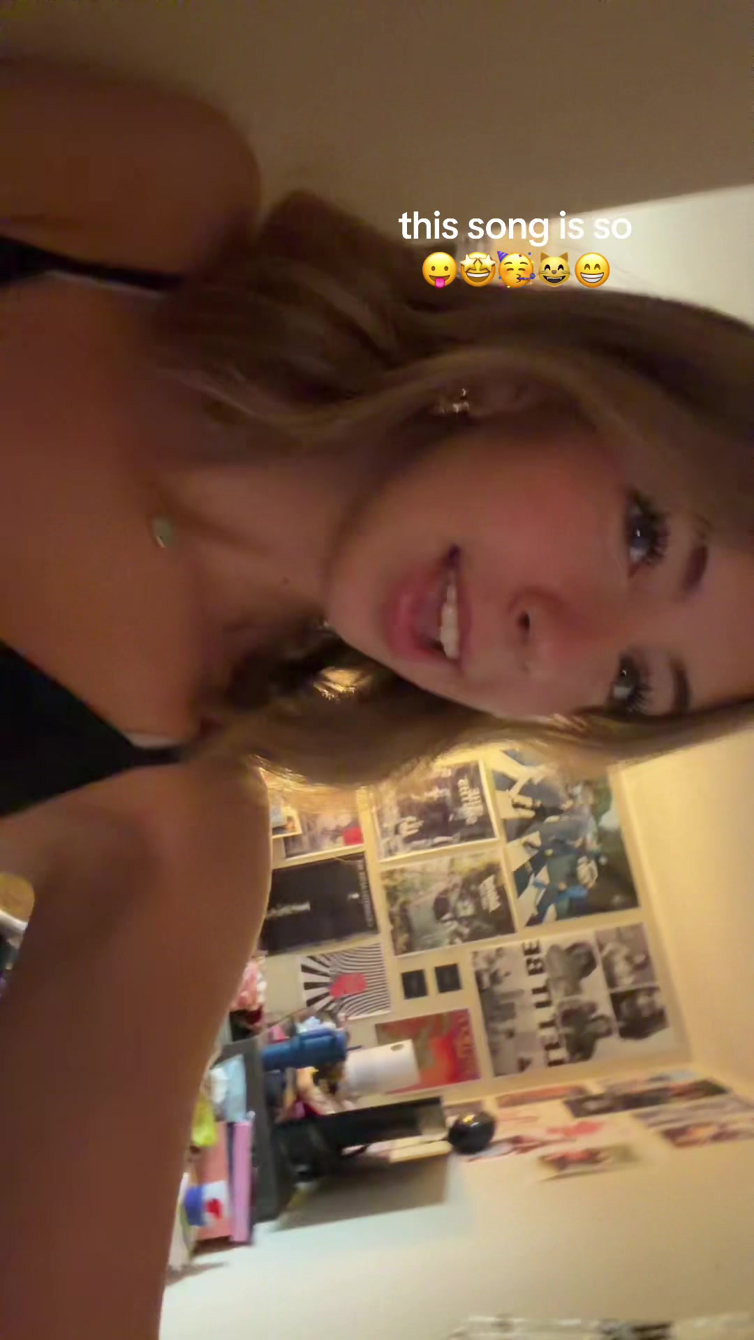 @lauren 💐🍒🎞️🧸🎀