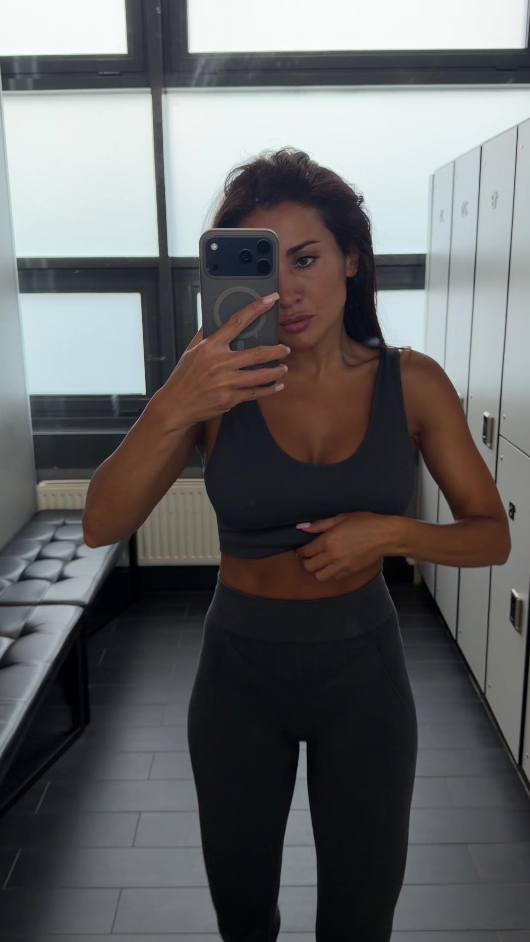 @Ани