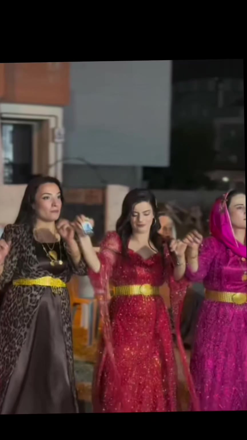 @emoş