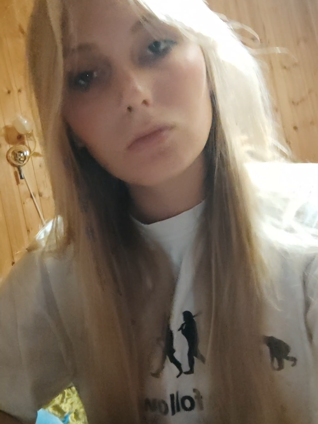 @😨