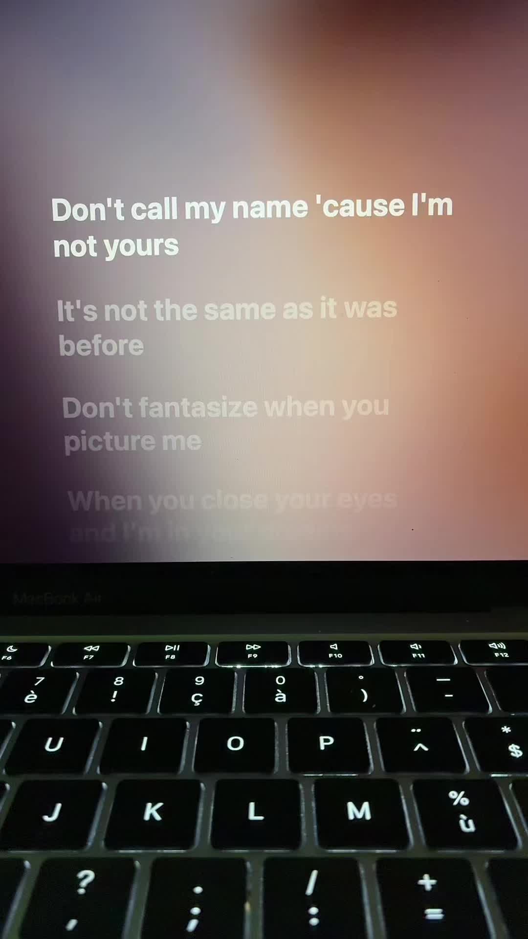 @Lyrics_💕