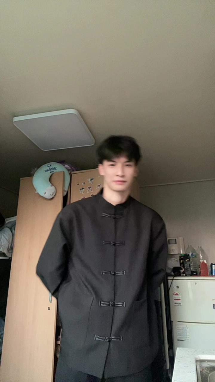 @明越