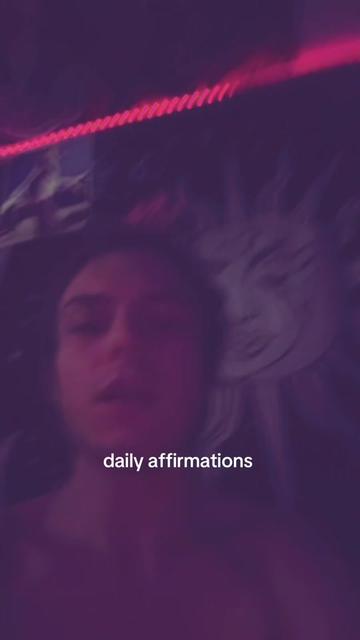 @lilh0m0fr