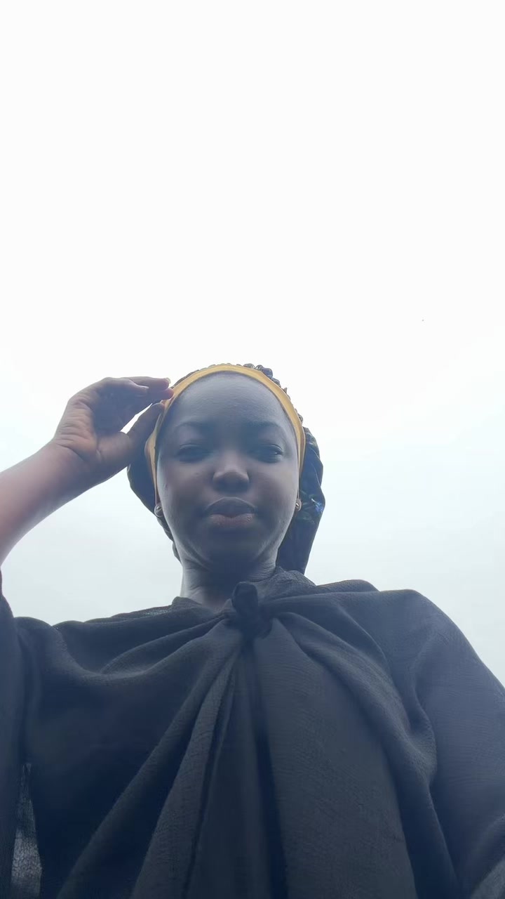 @Djamila Camara