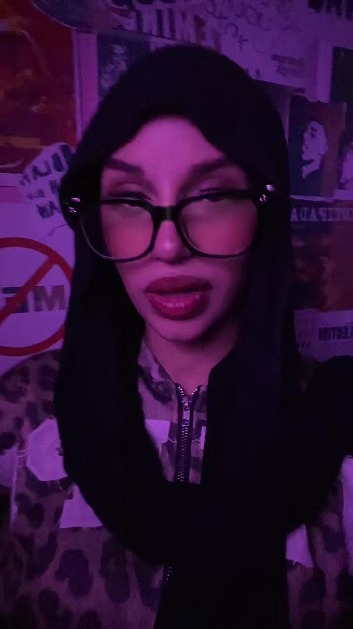 @Bella