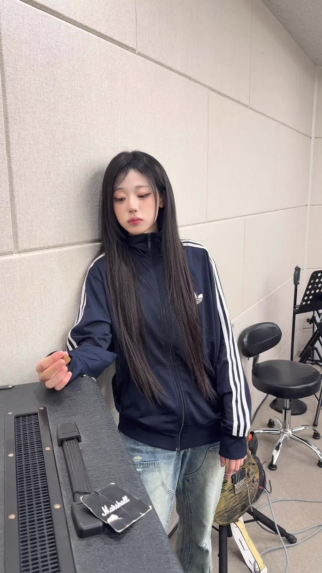 @QWER