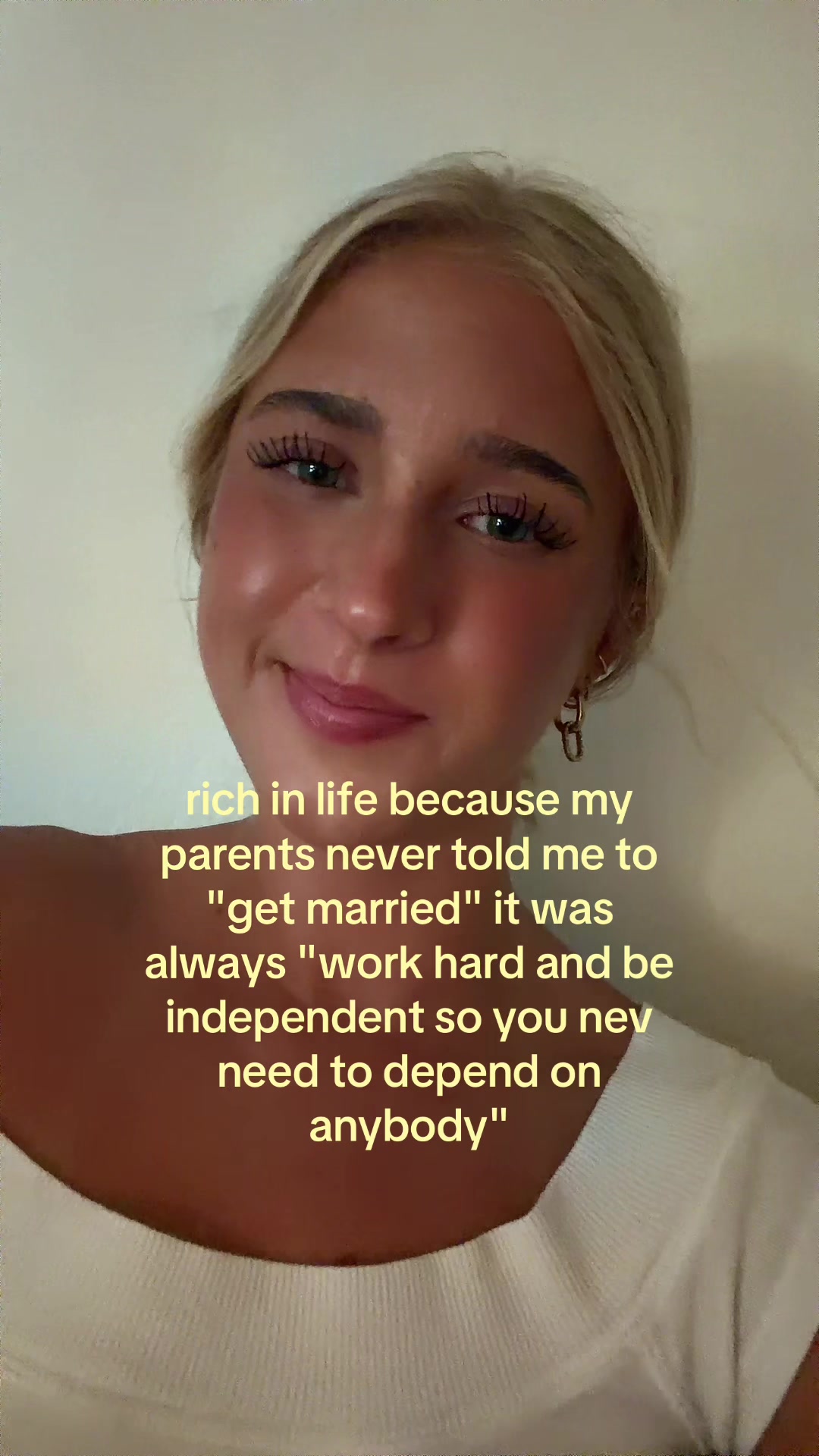 @theelliebarker