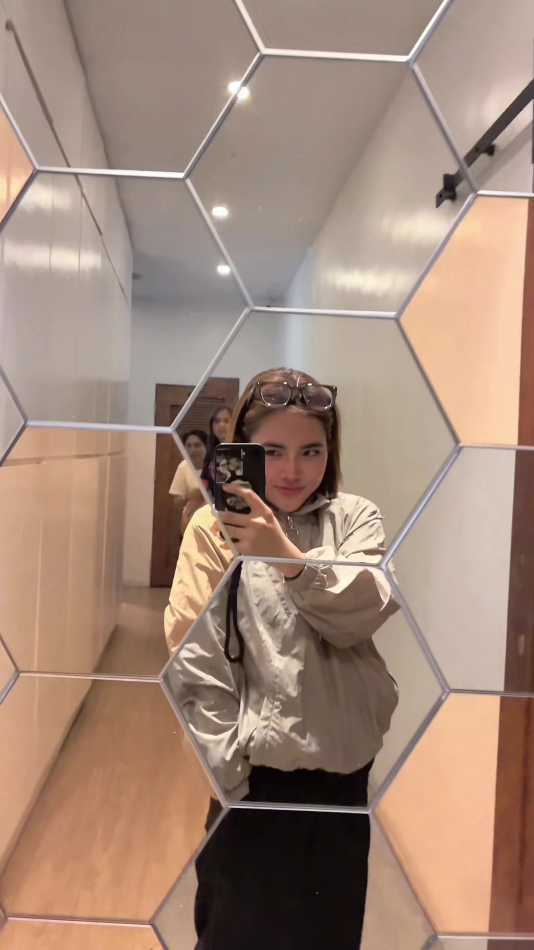@e l l e