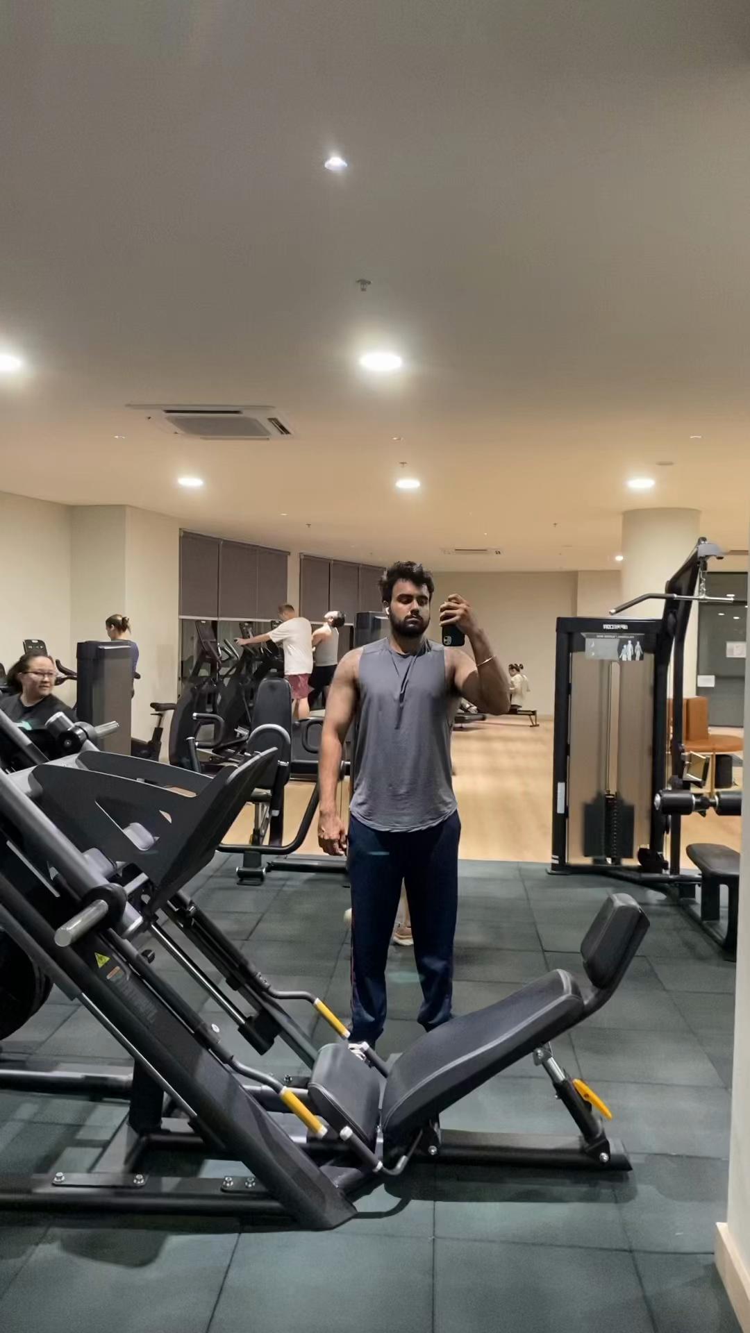 @strong men addict