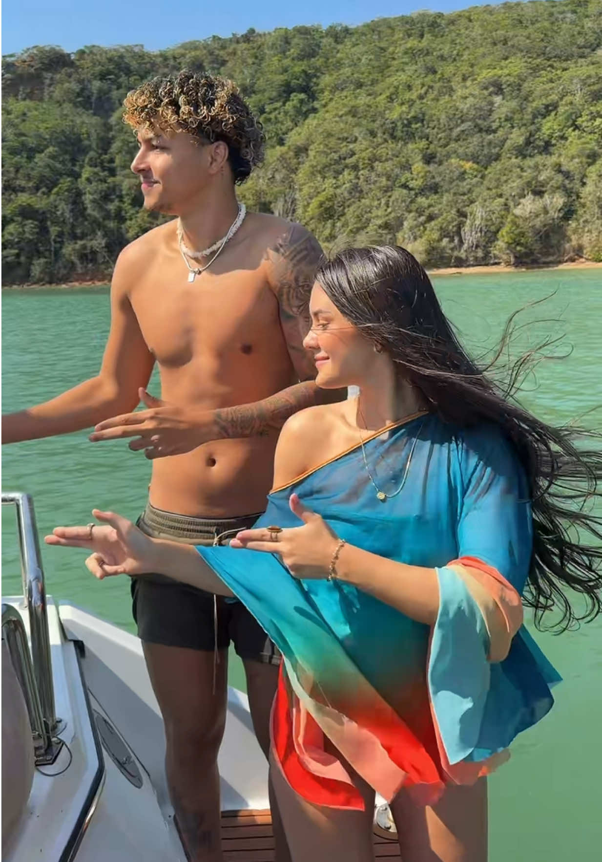 @L&iacute;via Ara&uacute;jo