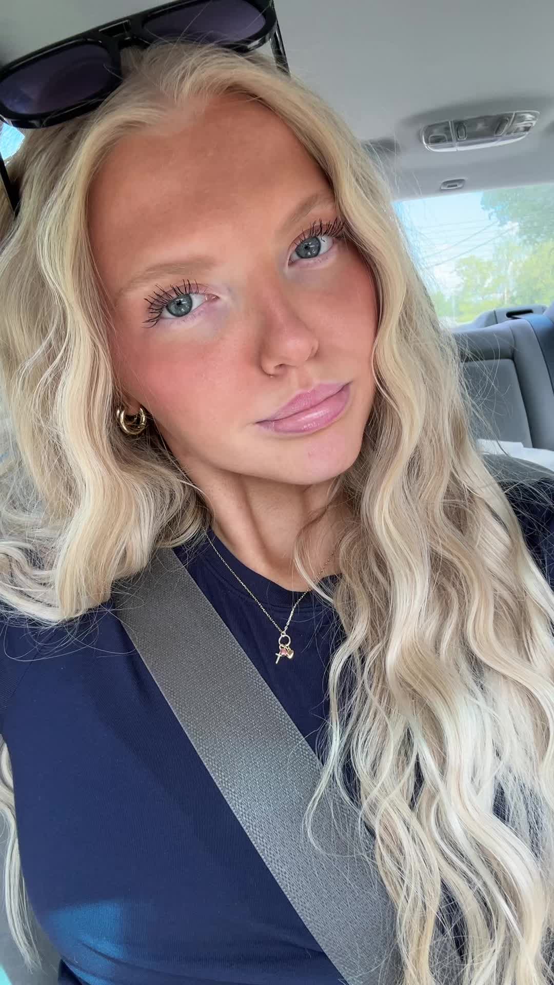@👱🏼♀️