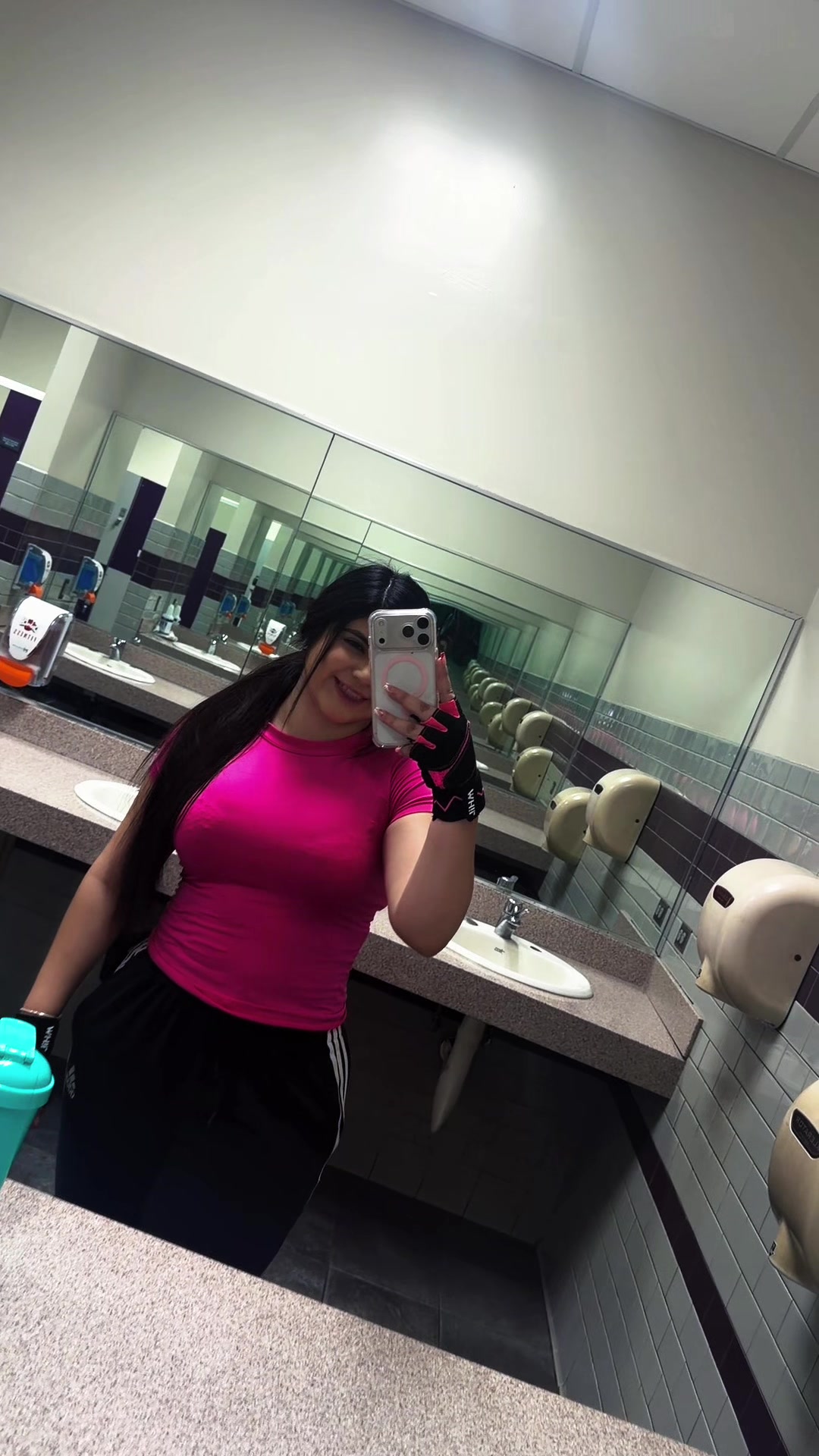 @🧢La Ni&ntilde;a de las gorras&hearts;️🐬