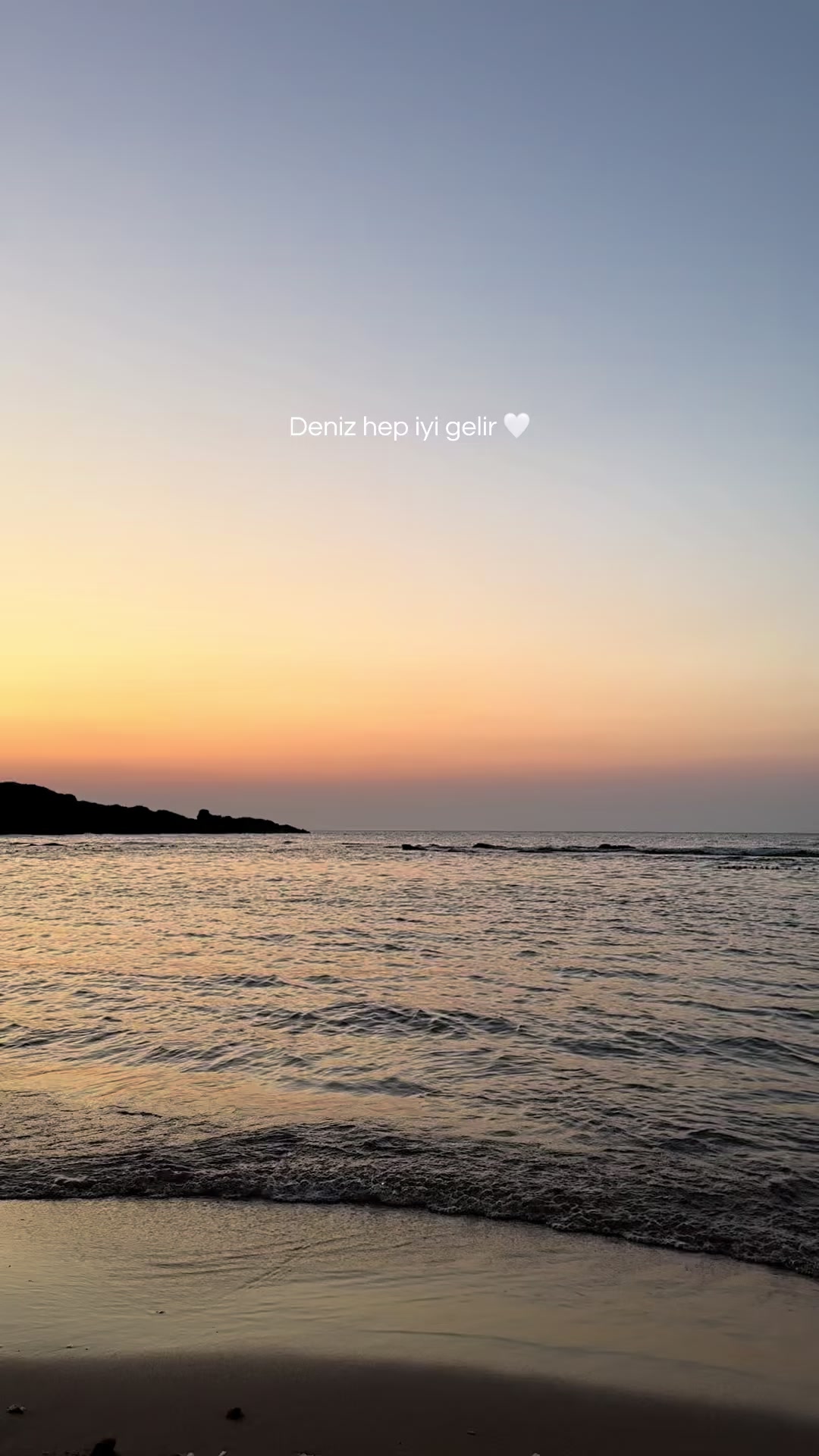 @𝐿𝑜𝑜𝓀 𝒜𝓉 𝒯𝒽𝑒 𝒮𝓀𝓎