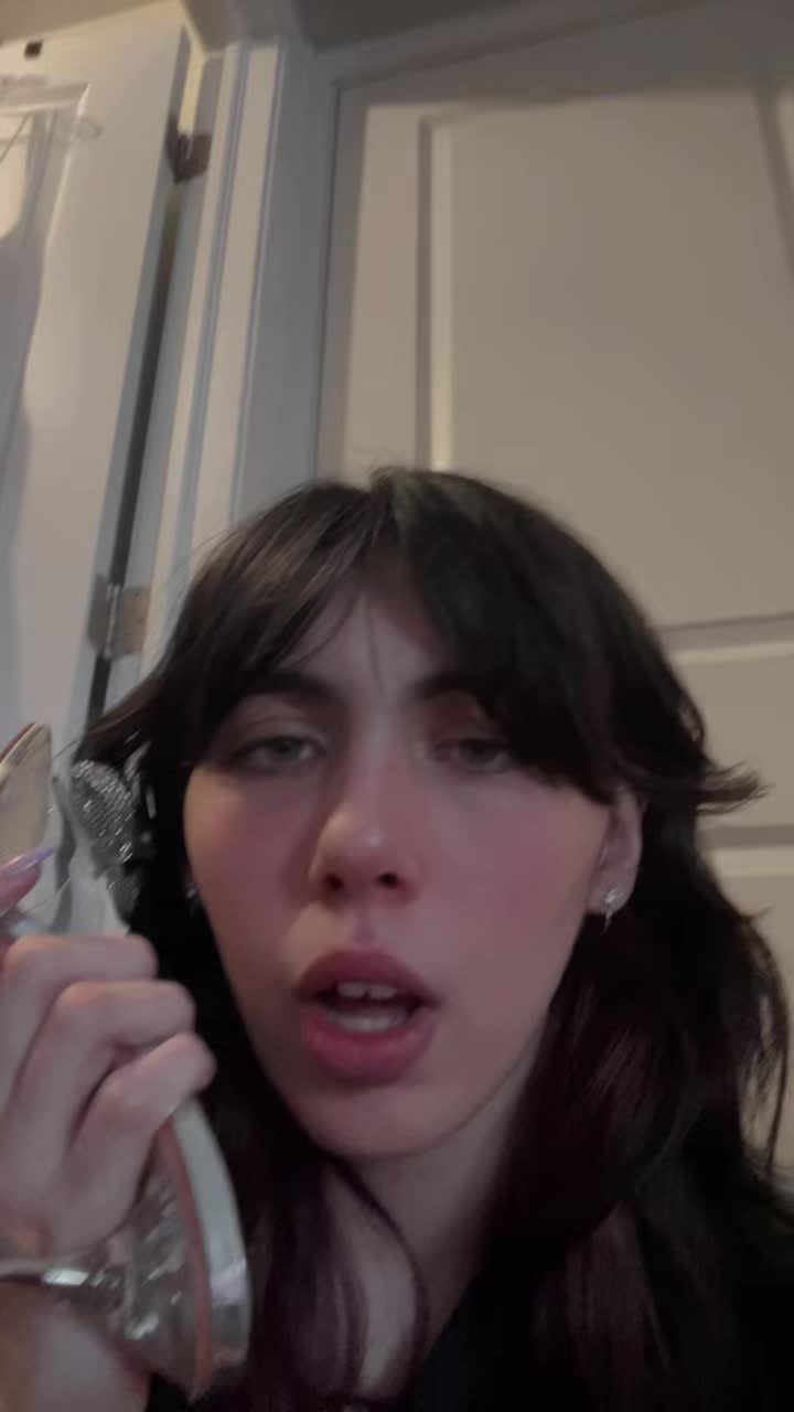 @<3 :}