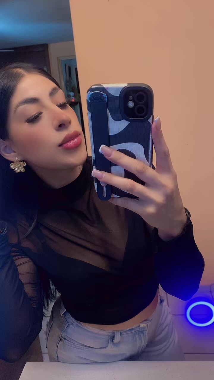 @👩🏻🎀