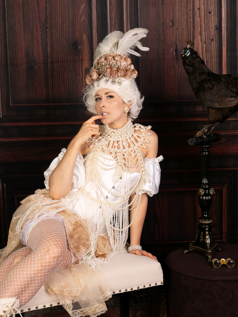 @LadyThorn_LadyLounge