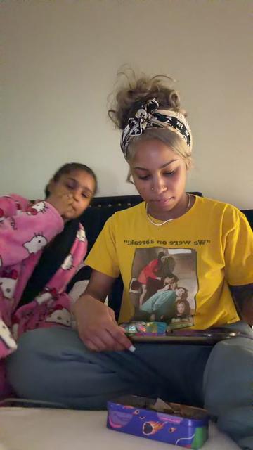 @NiyaaaDenee💕