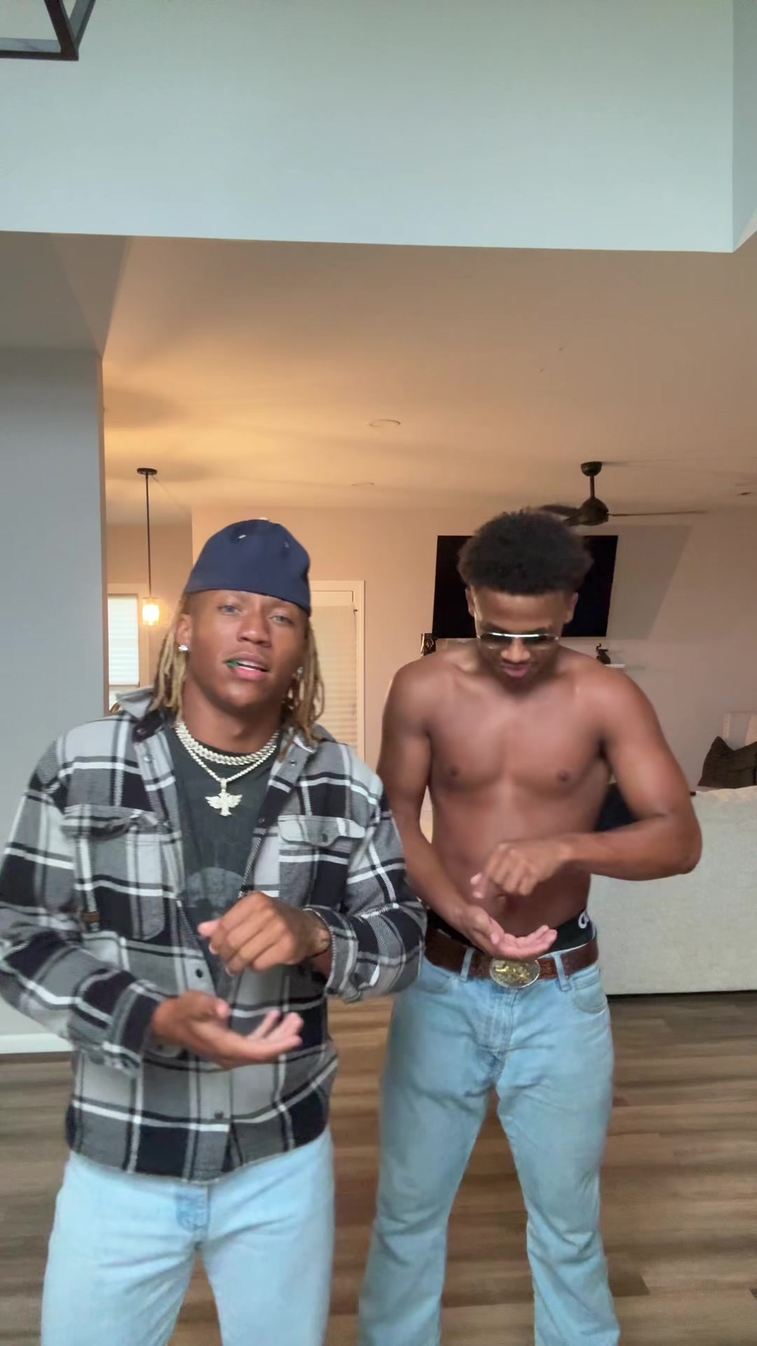 @Hollywoodmari0