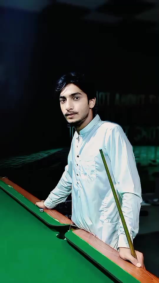 @MALIK ZAIN 😎⚡🤟