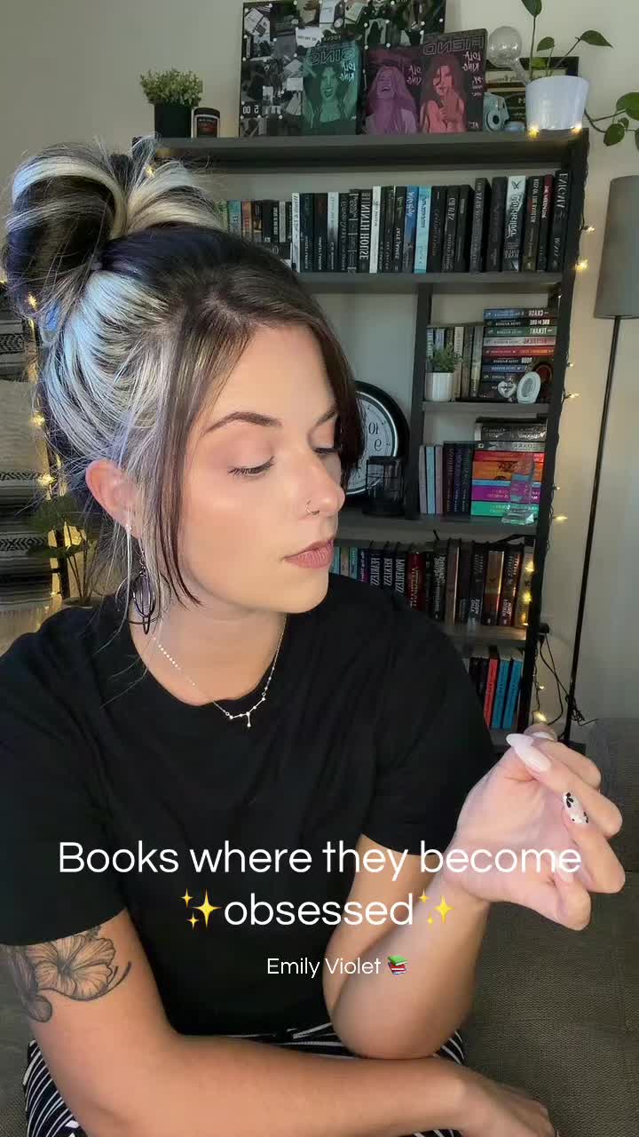 @Emily Violet 📚