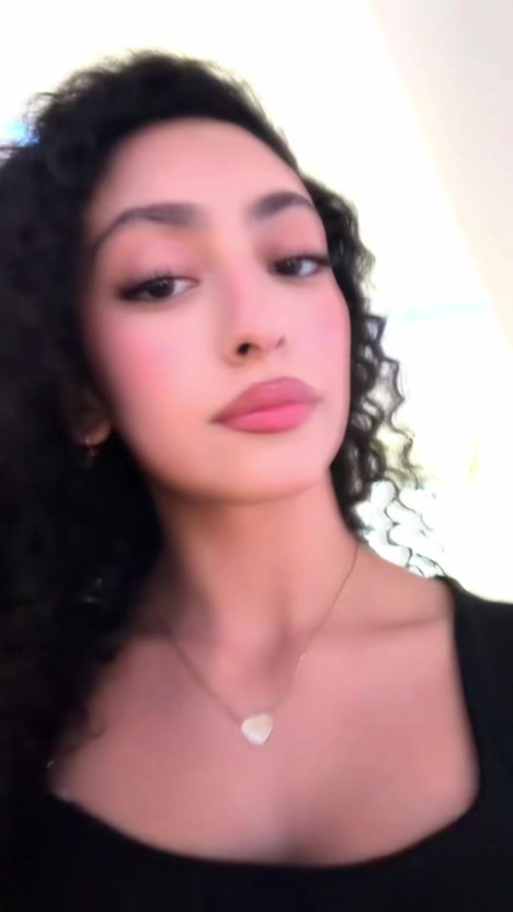 @𝐄