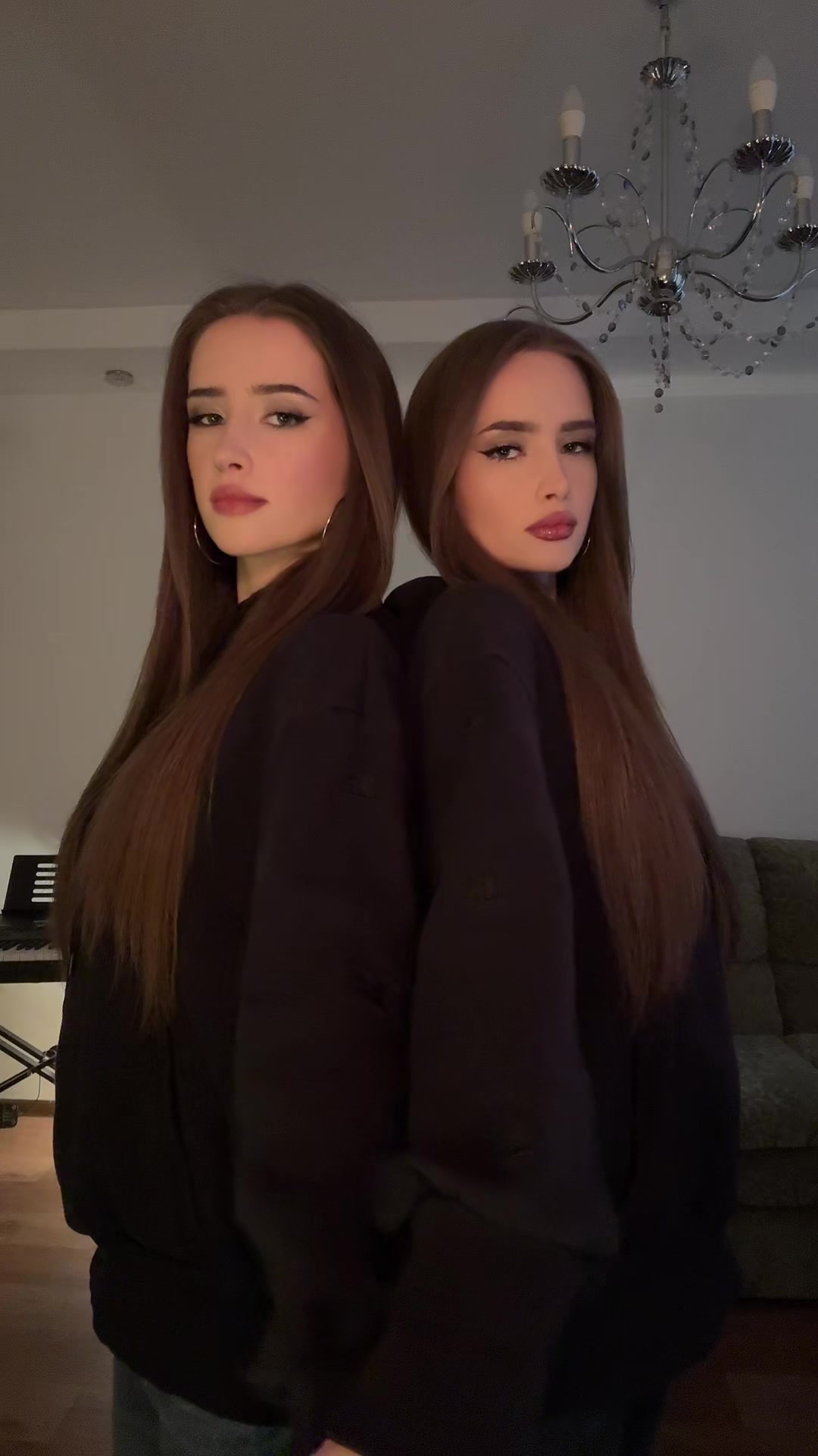 @AlinaandKristinaa
