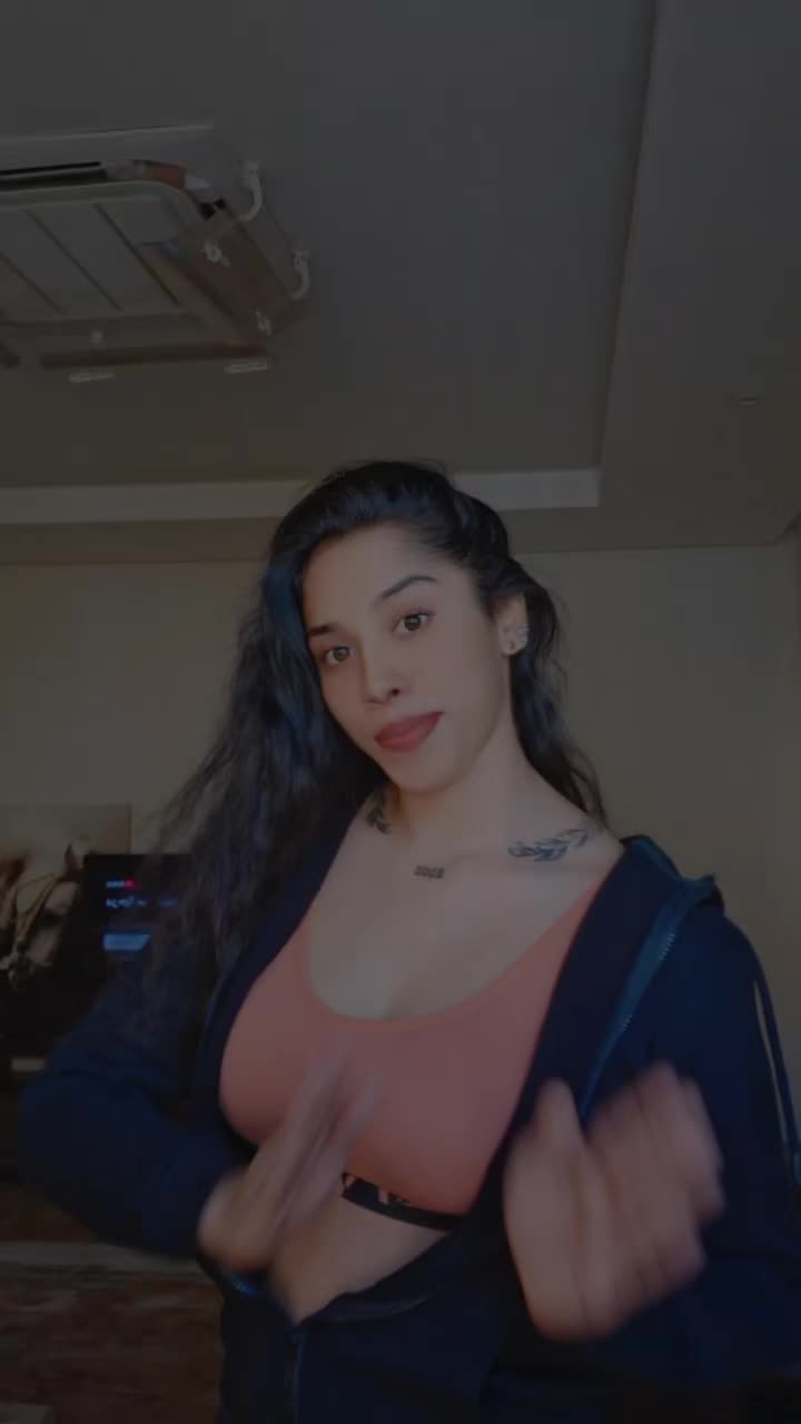 @♡_🍷Shashi🧚♀️_♡
