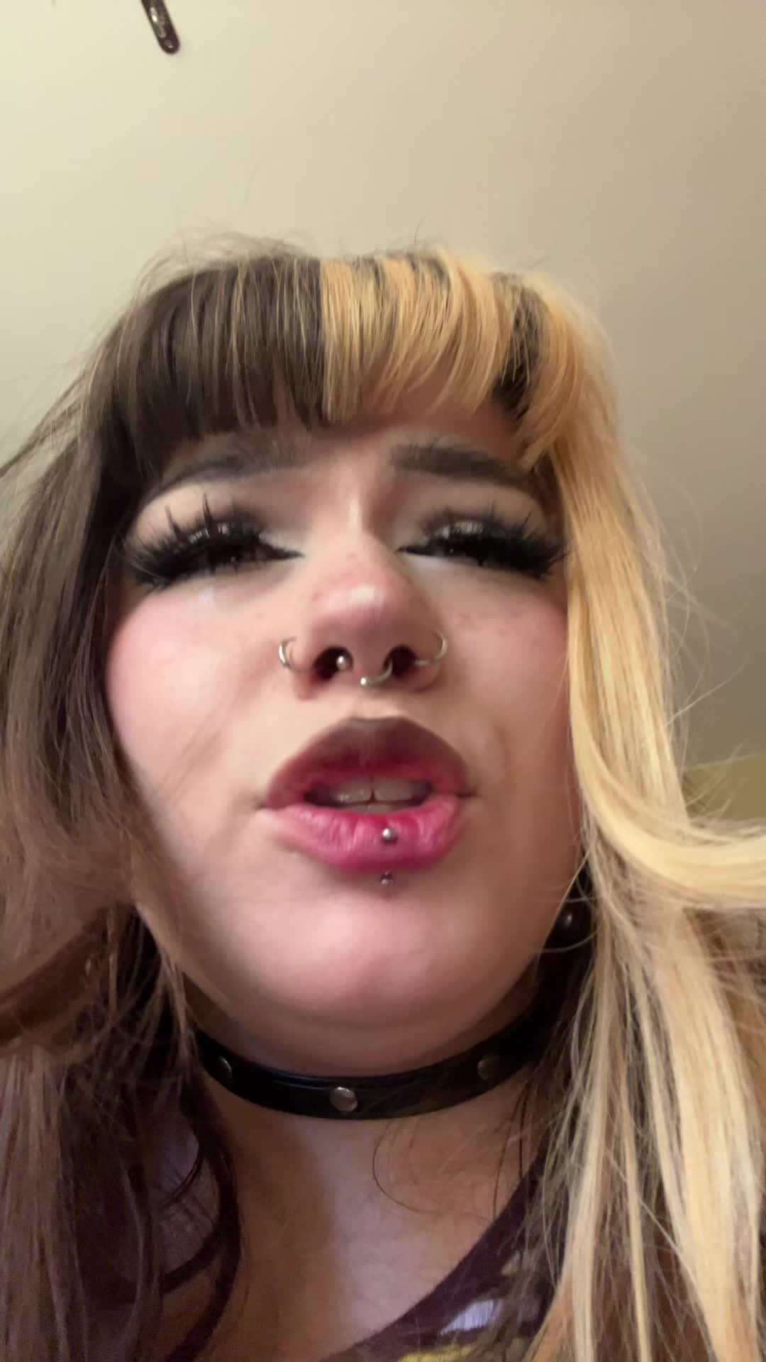 Kat (@katthekunt) - Urlebird