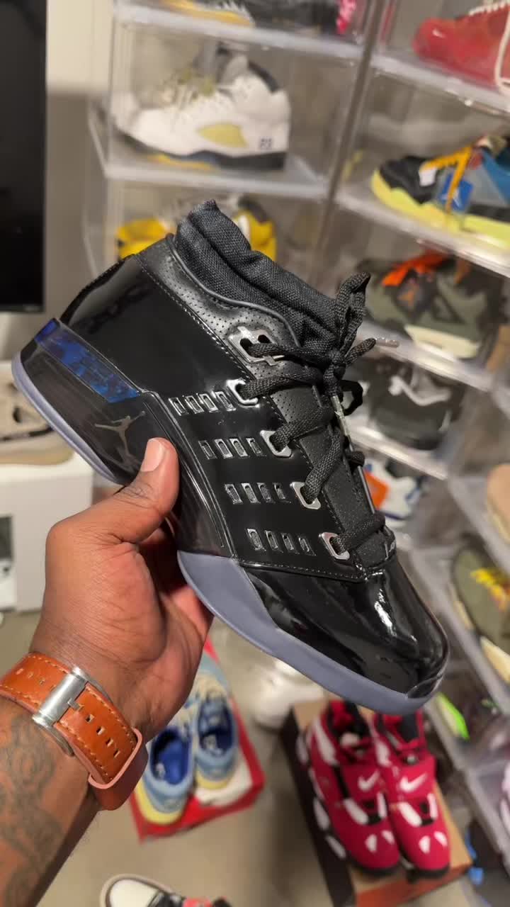 @jaymuney_lovesneakers
