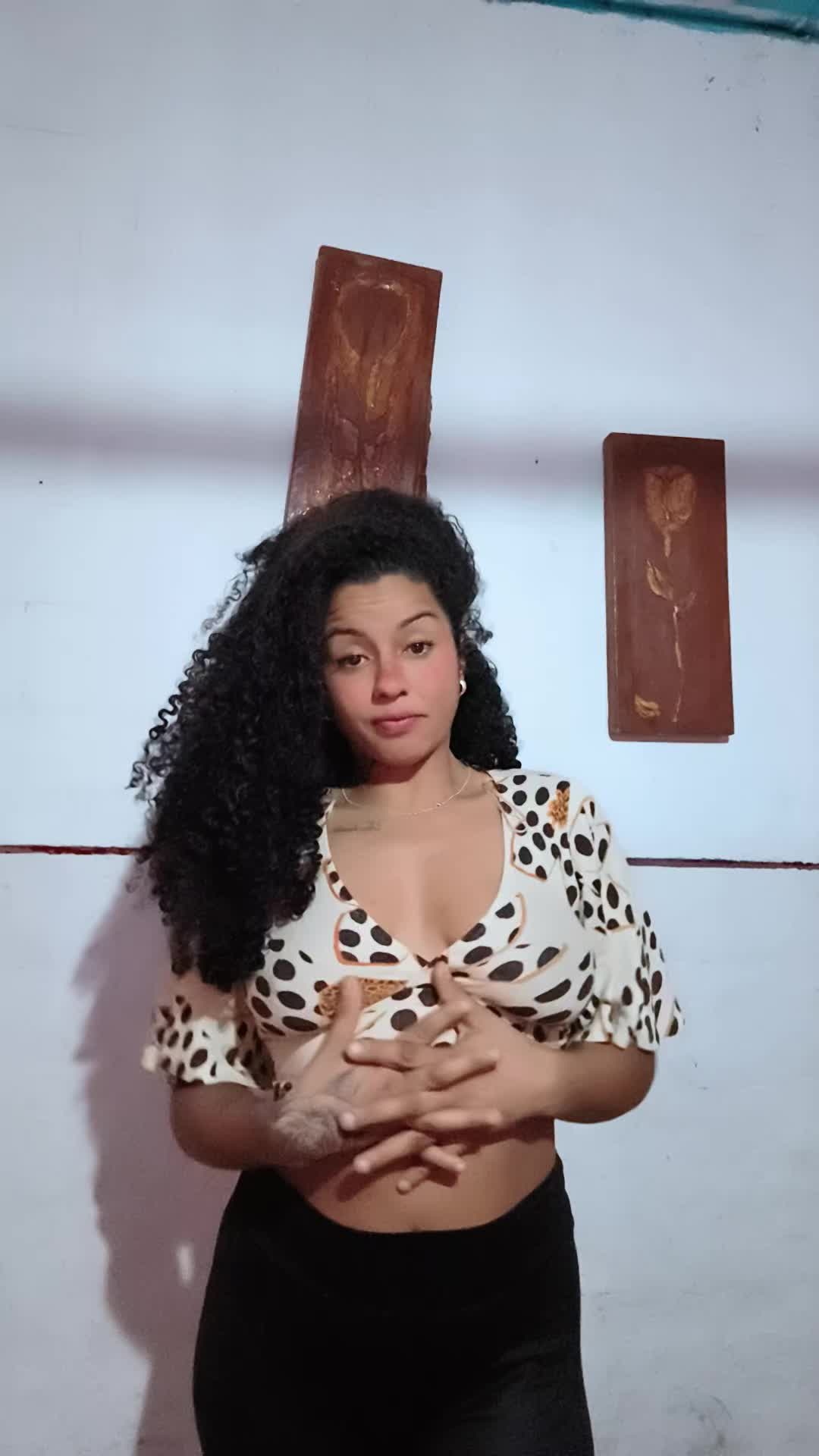 @Tain&aacute; baixinha 😏❤️