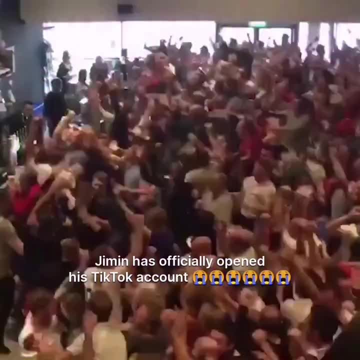 @𝐁𝐓𝐒 𝐆𝐚𝐥𝐥𝐞𝐫𝐲 🇵🇰