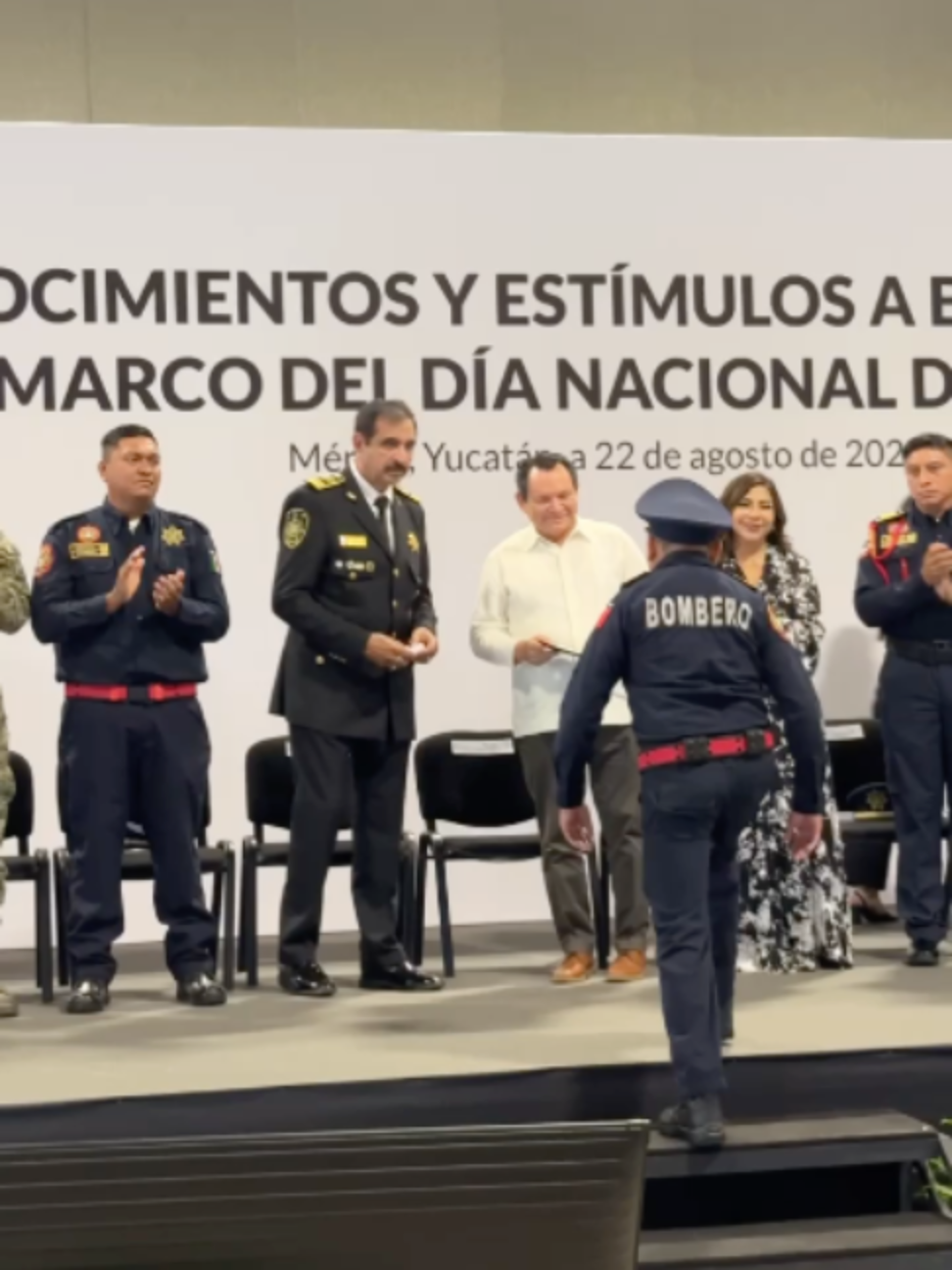 @Con Acento