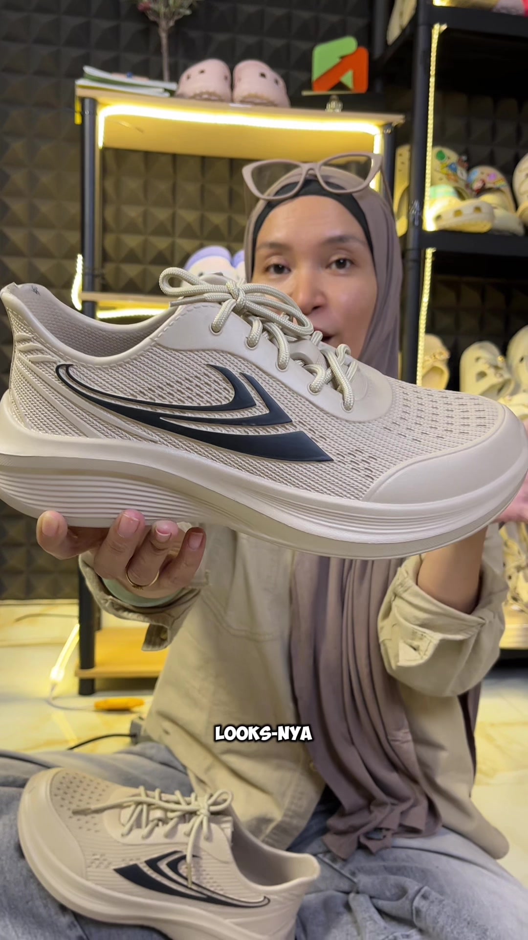 @LELI si paling TAS dan SANDAL