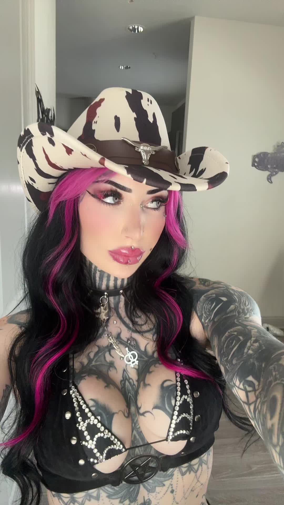 @xocoffinshorty
