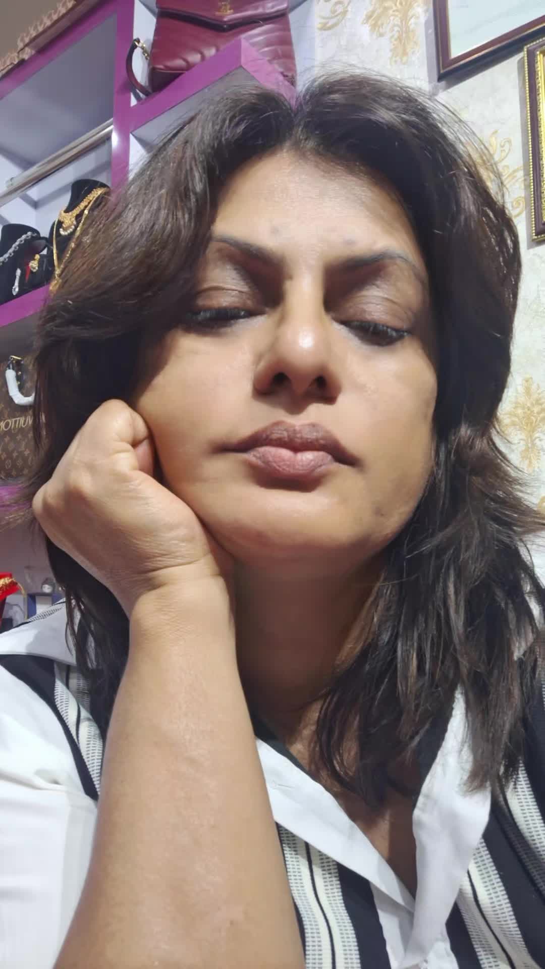 @मीना ढकाल