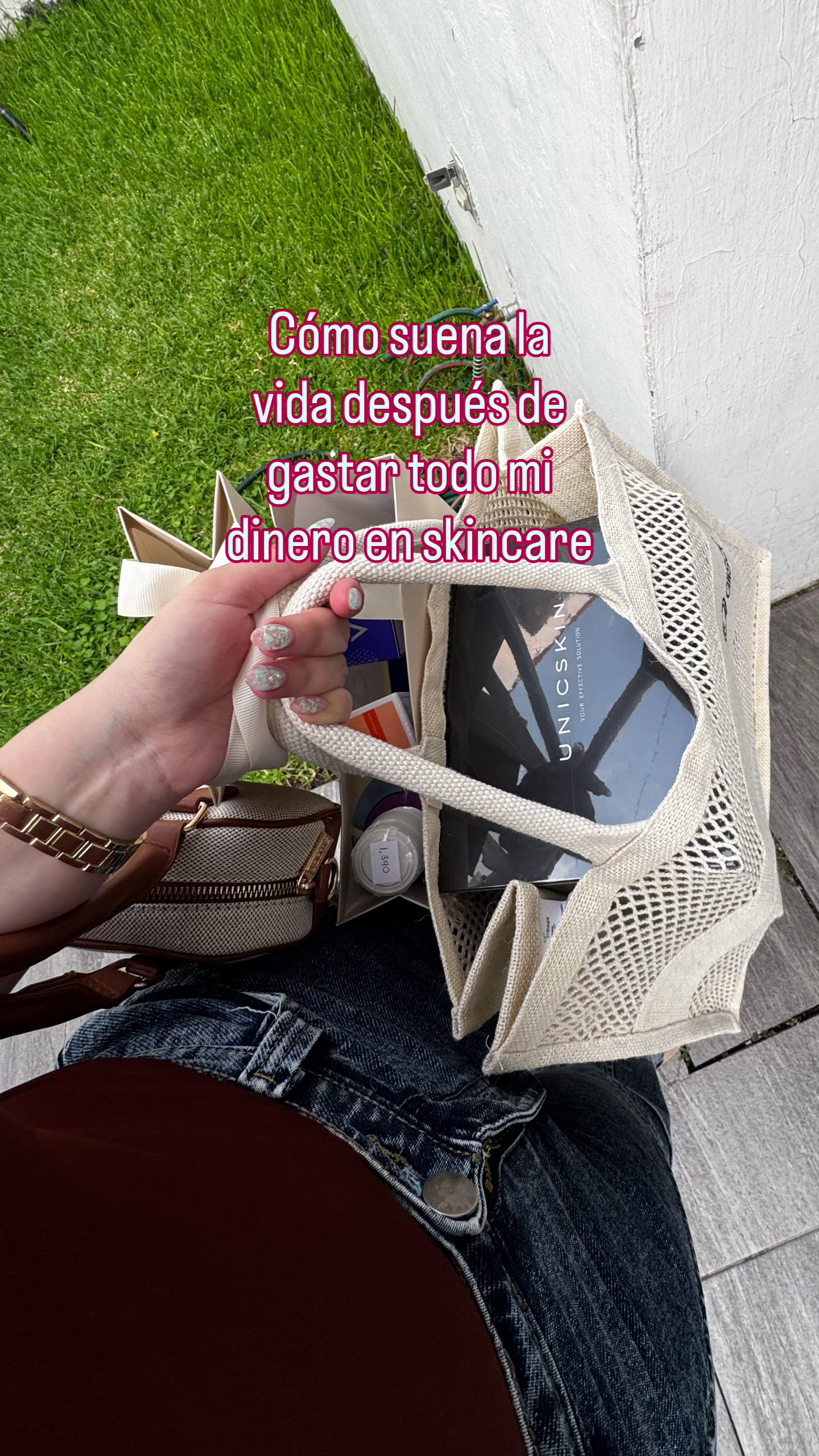 @Moniinay