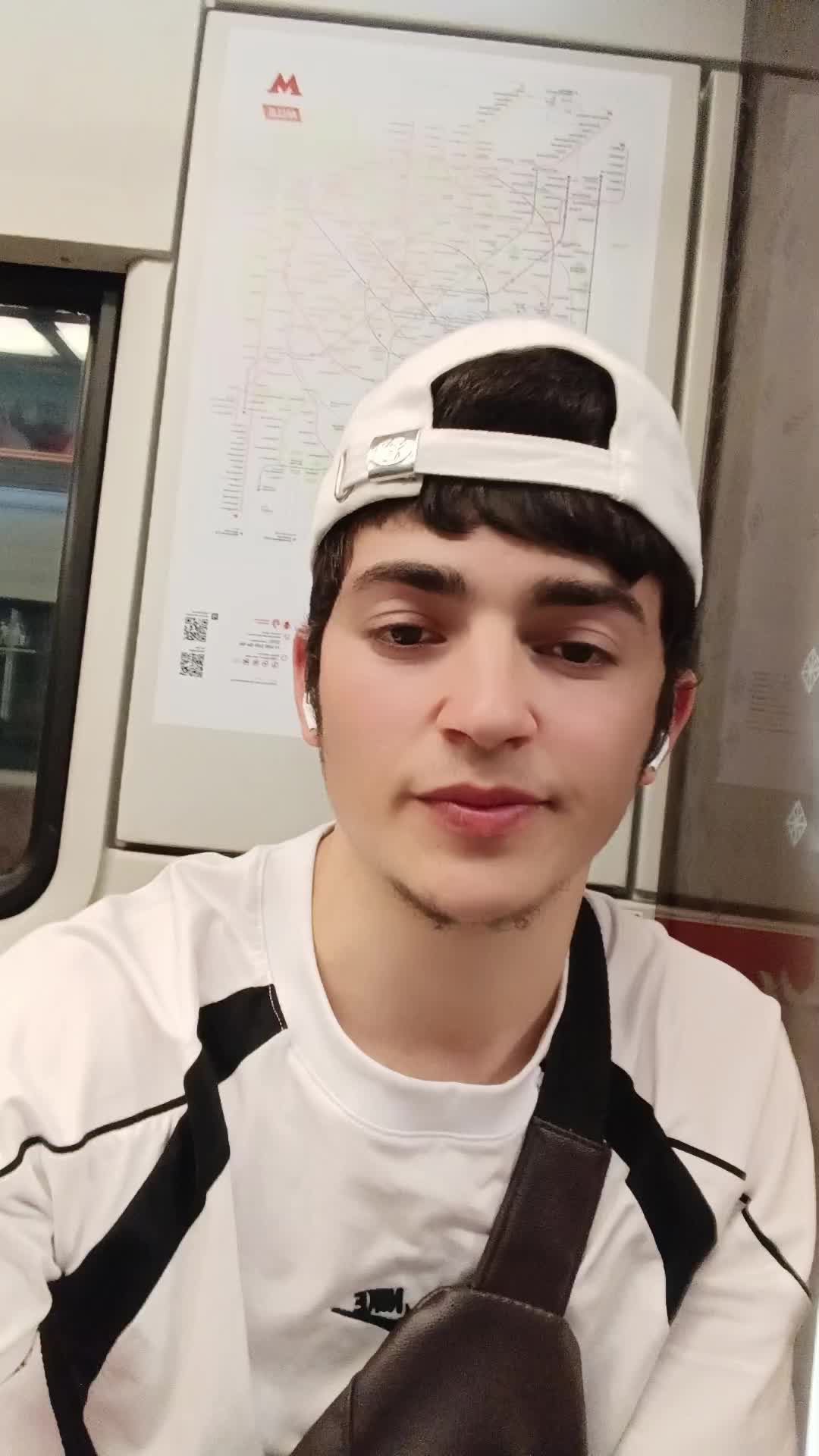 @𝒃𝒂𝒄𝒉𝒂𝒊 𝒐𝒅𝒊 🌚🌝