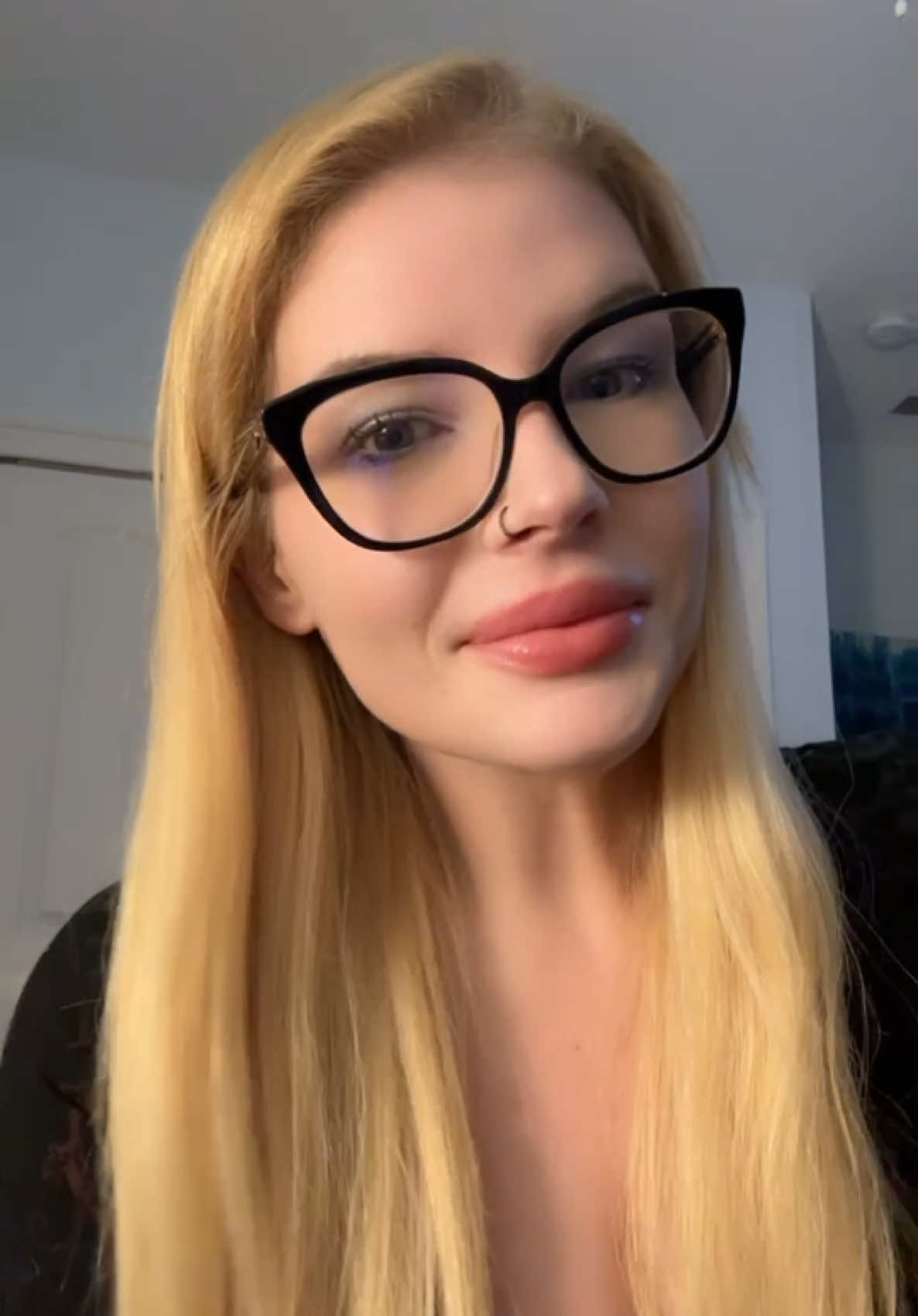 @𝒟𝒶𝓇𝓀𝒲𝑜𝑜𝒹𝓈