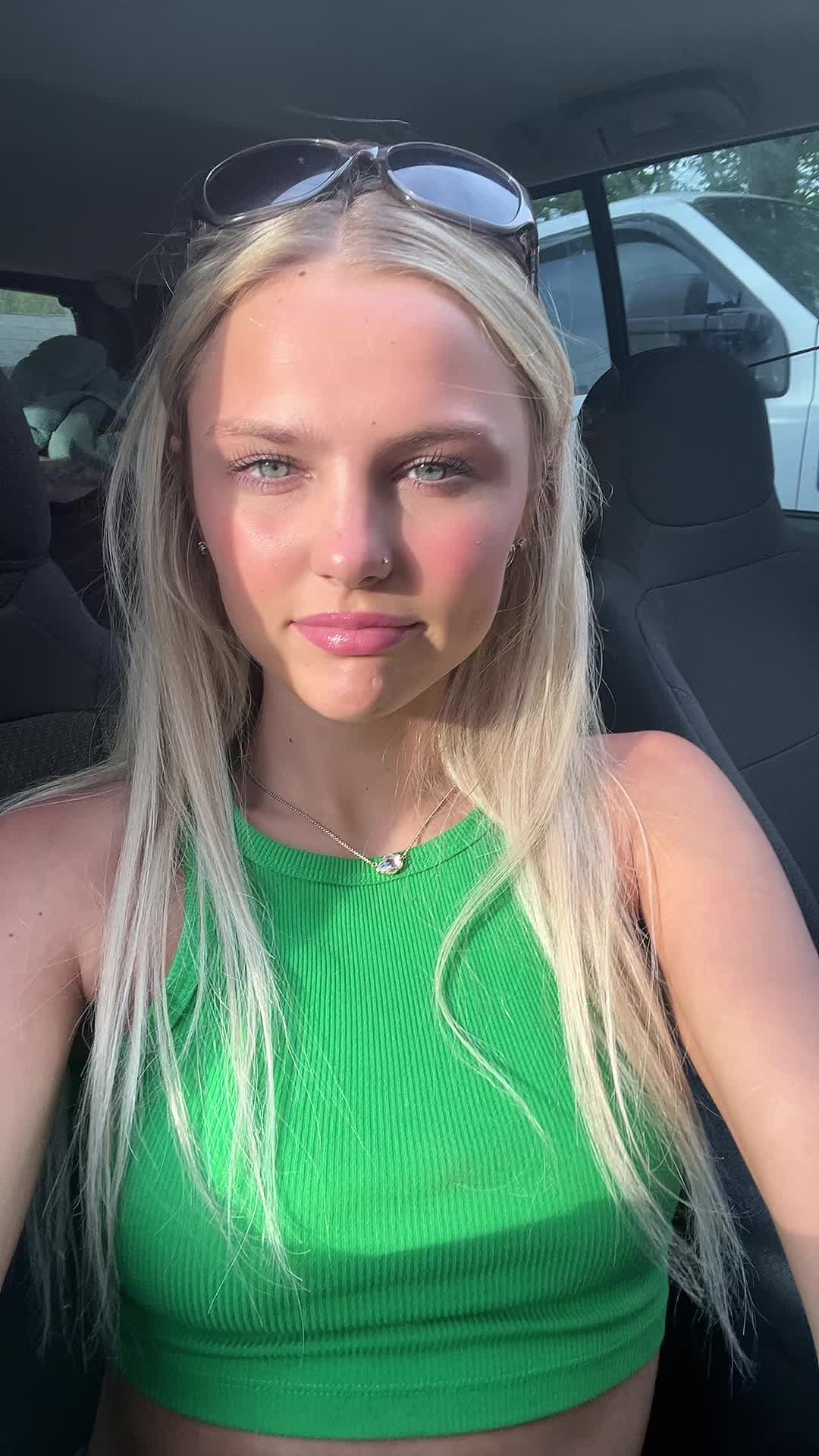 @👸😖
