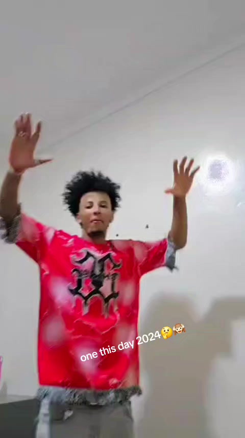 @Evu ሶቓር🇨🇭 💙🥂