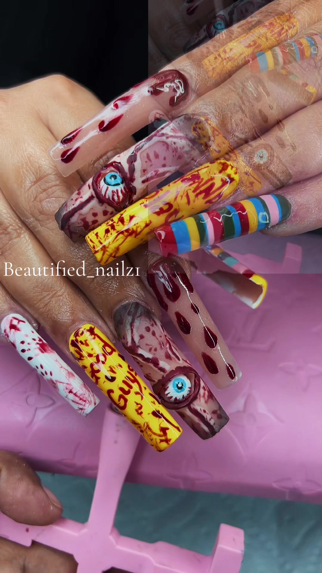 @MiMi 🎨🦋👑🦄