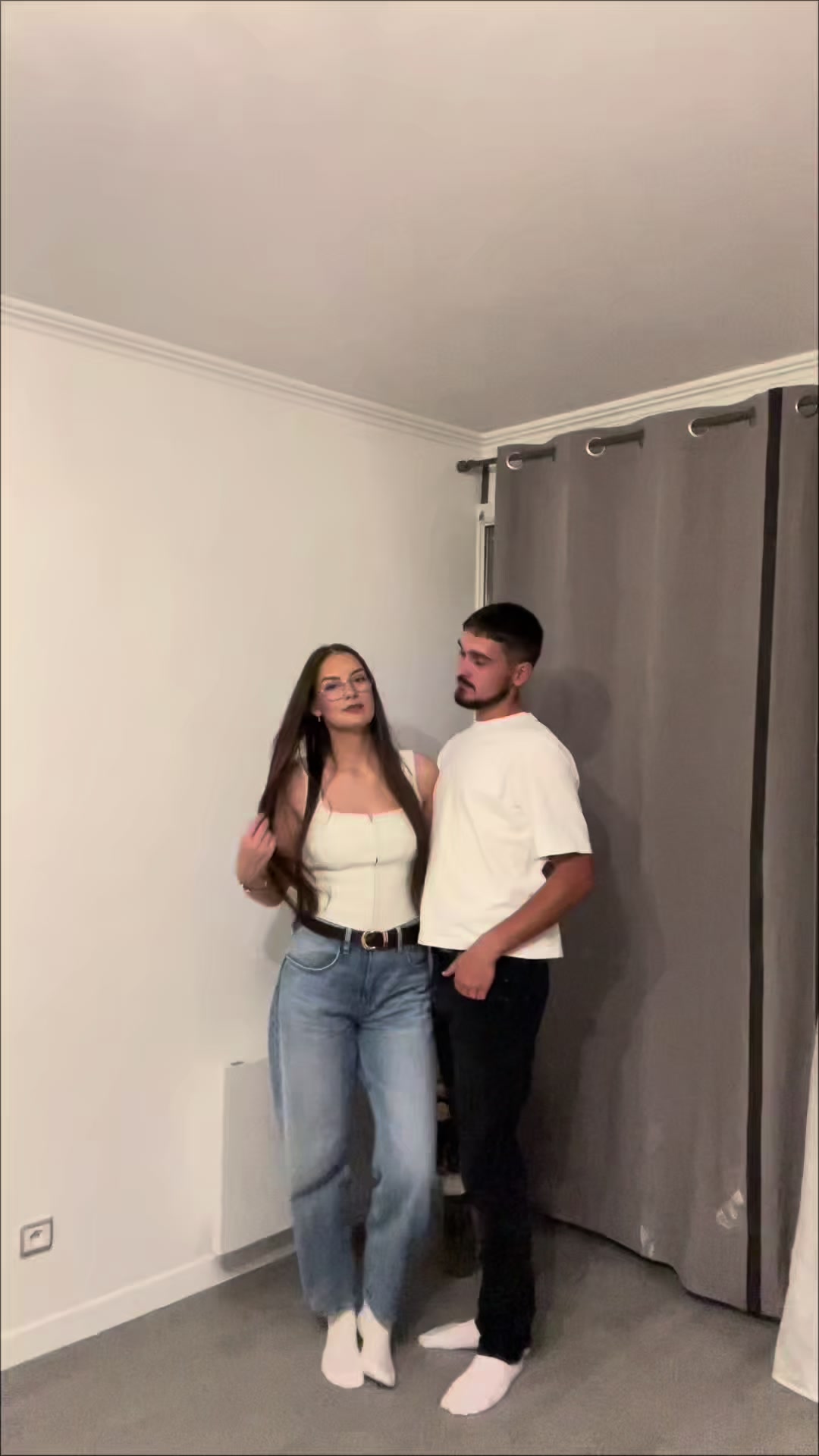 @))))