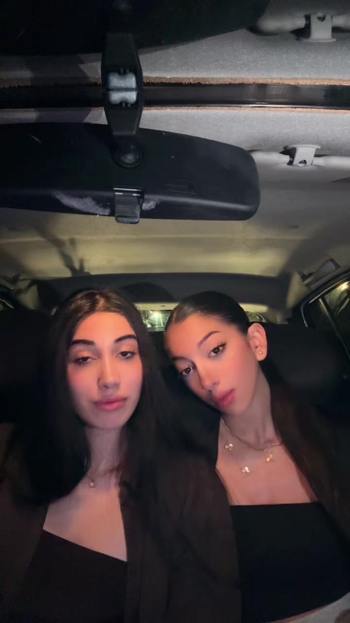 @arianazareei__